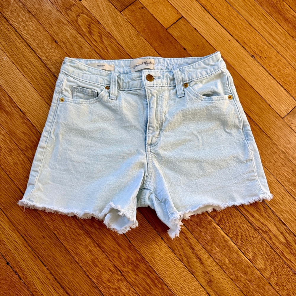 Universal Thread Vintage Midi Cutoff Shorts Light Wash Size 0/25R